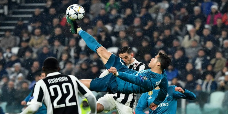 Cristiano Ronaldo- Tiền đạo huyền thoại Bồ Đào Nha với kỷ lục 900 bàn